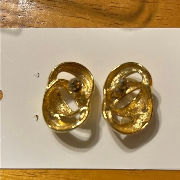 Gold-Tone Chunky Knot Earrings Vintage - Picture 4 of 4